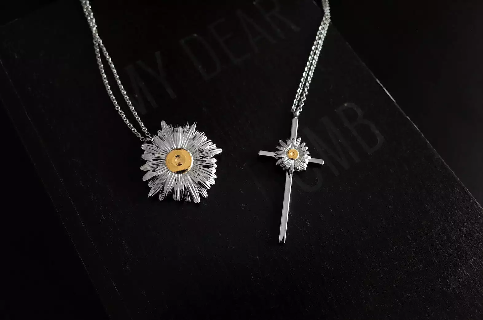 LURS Daisy Flower Cross necklace ( Silver / Black )