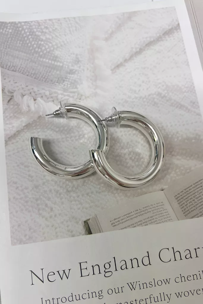 On The Crest Tube Hoop Earrings