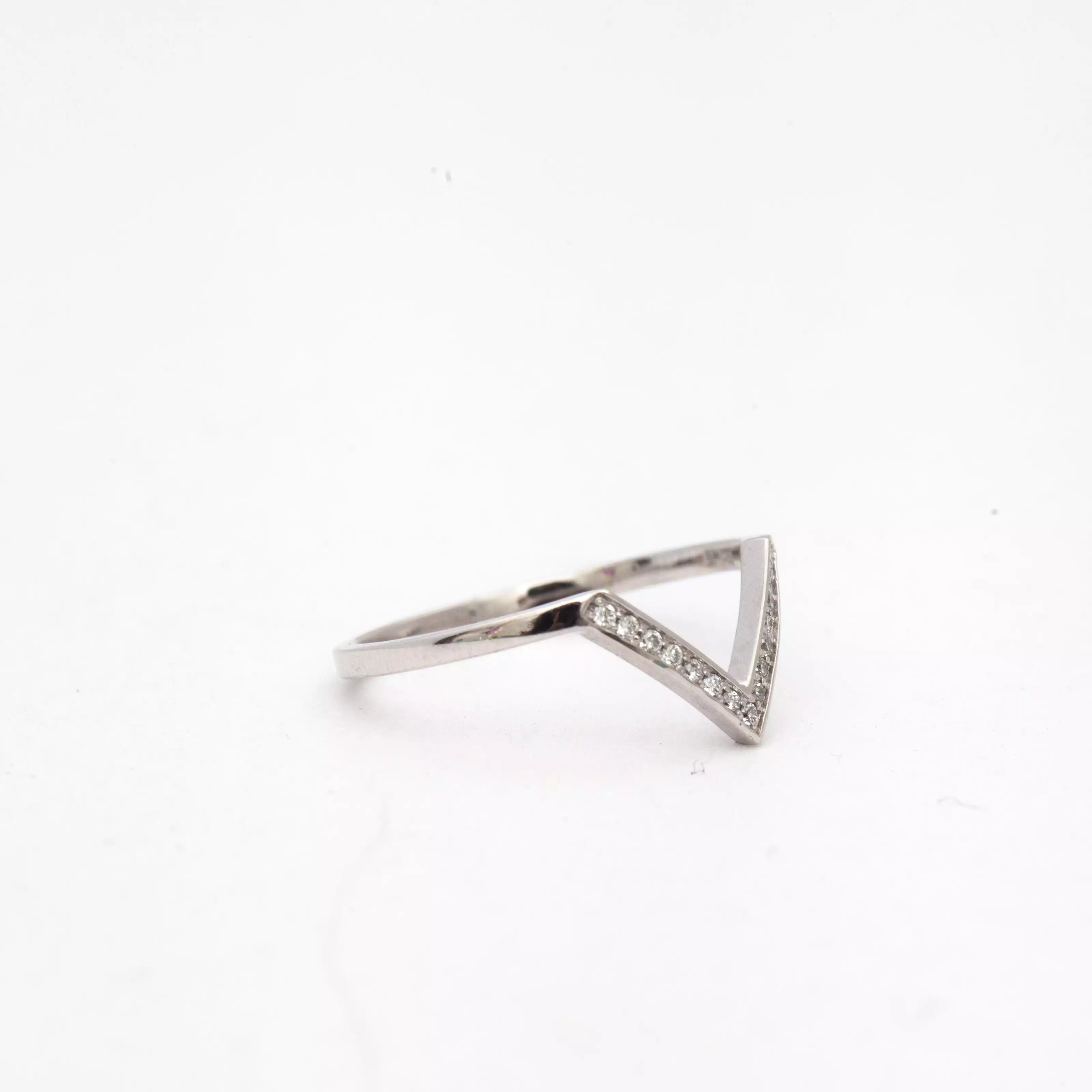 White Gold White Diamond Chevron Bea Band